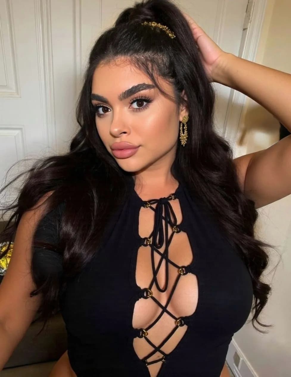 Hilola — escort in dubai
